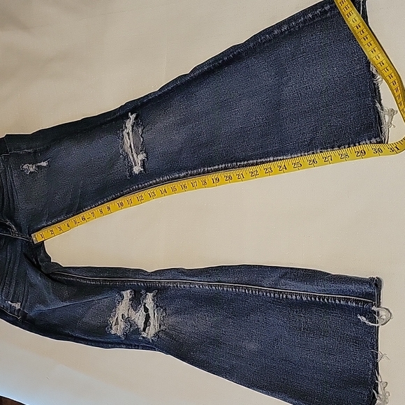 American Eagle medium wash artist flare size 2 - Picture 4 of 7